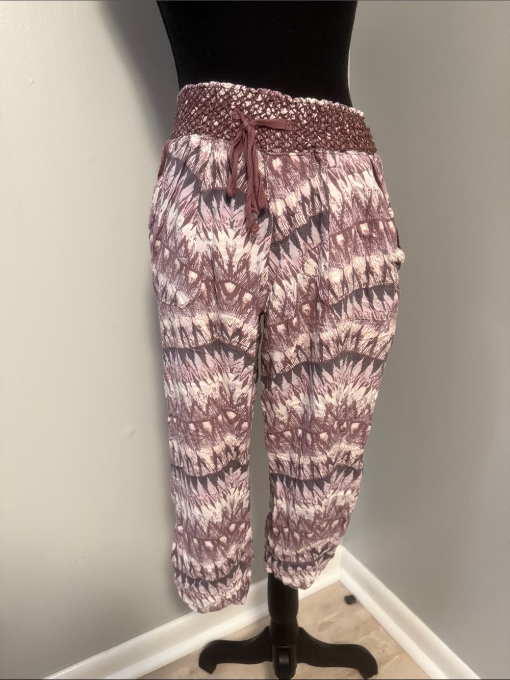 Rewash Mauve Patterned Capris - Picture 2 of 3